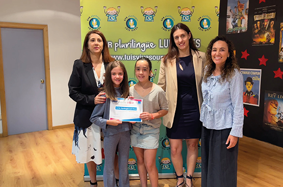 Ir a la noticia El Colegio Luis Vives recibe el premio al centro mas influencer