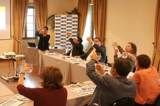 Ir a la noticia Viaqua organises a water tasting at the As Coiñás DWTP in Ourense