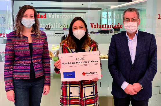 Ir a la noticia Viaqua y Cruz Roja colaboran con las familias de Santiago