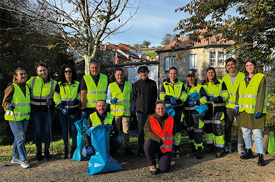 Ir a la noticia Viaqua, ADEGA y el Ayuntamiento de Santiago de Compostela organizan una jornada de limpieza del río Sarela