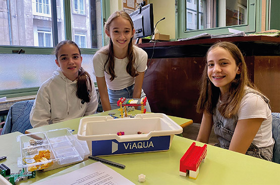 Ir a la noticia Alumnas del colegio Maristas de Ourense se acercan al mundo de la ciencia y tecnología a través del programa educativo Aquae STEM